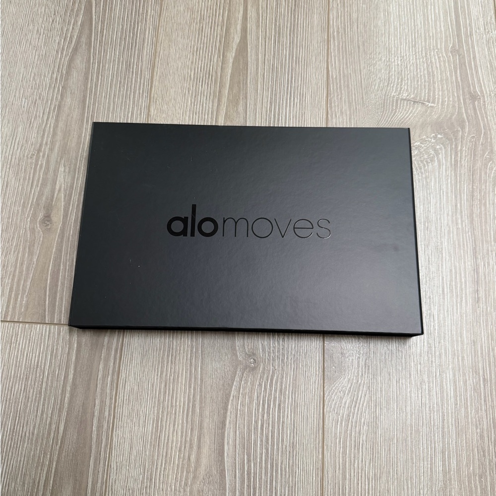 Alo Moves 1 year membership gift box Pilates clean girl LA fitness workout - Picture 2 of 2